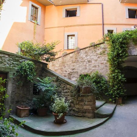 Apartamento La Rosa Scarlatta Viterbo Exterior foto