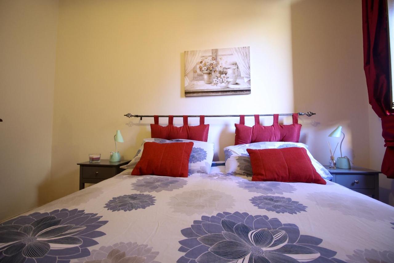 Apartamento La Rosa Scarlatta Viterbo Exterior foto