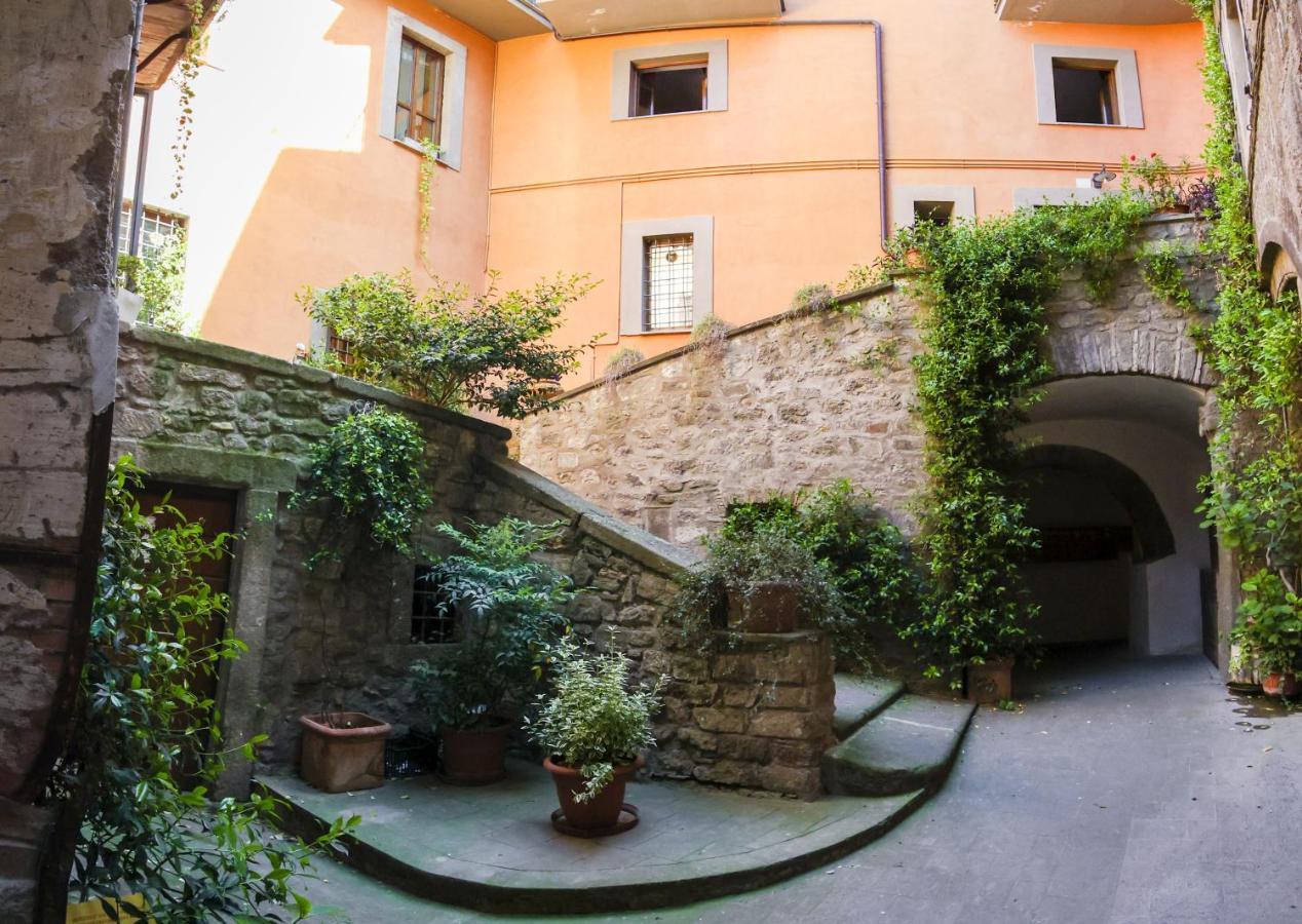 Apartamento La Rosa Scarlatta Viterbo Exterior foto